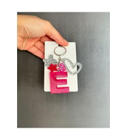 E Harf Pembe Simli Ekstra Figürlü Epoksi Harf Anahtarlık Hediyelik Anahtarlık