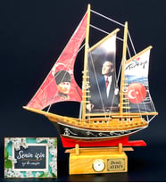 Size Özel Saatli El Yapımı Doğal Ahşap Gemi Maketi Hediyesi Farklı Modeller (Model 2)