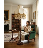 Beyaz Kadife Gold Detaylı Başlık Kahverengi Ahşap Ayaklı Lambader Vintage Model 170x45cm