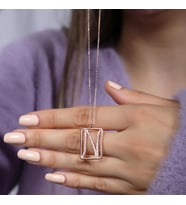 N Harfi Zirkon Taşlı Rose Gold Kaplama Çerçeveli Gümüş Kolye