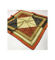 Geometrik Desen Gold Seri Twill Eşarp Eşarp Askısı ile Birlikte 90x90 cm Turuncu