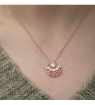 Gümüş Rose Etnik Desenli Rose Bayan Kolye
