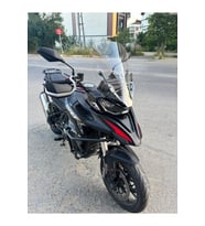 QJ SRT 800 X Ön cam 2023 2024 Model Yılı 61cm Şeffaf Renk 4mm Uzun Geniş Cam