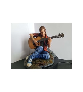The Last of Us Ellie Figür The Last of Us Gitar Çalan Ellie Obje Büyük Boy 25CM