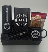 Şirketlere Özel Siyah Çelik Termos & Şirketlere Özel Siyah Defter & Şirketlere Özel Gold Detaylı Siyah Roller Kalem & Şirketlere Özel Siyah Kupa & Colombian Filtre Kahve Hediye Seti