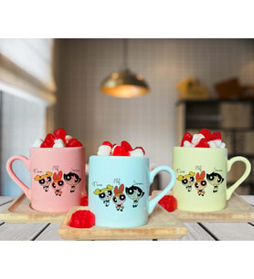 Power Puff Girls Arkadaş Tasarımlı Pembe-Yeşil-Sarı Ahşap Tabaklı Kişiye Özel Türk Kahvesi Fincanı Seti