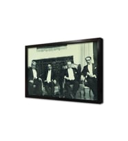 Atatürk Misafirleriyle Otururken Çerçeveli Cam Tablo