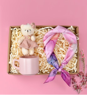 Pembe Renkli Mini Ayıcık Anahtarlık&  Pembe Renkli Kupa&  Pembe Renkli Fular Hediye Seti