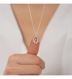 925 Ayar Gümüş Kişiye Özel Harfli Minimal Kalp Tasarımlı Kadın Kolye HSJ0106