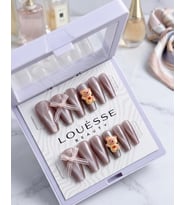 Louésse Teddy Blush Takma Tırnak Seti 12’li Ayıcıklı Fiyonklu Nude Parlak Şık Model
