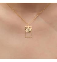 Kişiye Özel 925 Ayar Gümüş Güneş Figürlü Kolye (Gold)