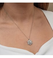 Kartaneli Lotus Çiçegi 925 Ayar Gümüş Kadın Kolye