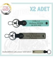 Tarz Sahibine, İsim Plaka ve 0 Rh (+) Kan Grubu Yazılı Hediye x2 Anahtarlık Set, Kül Gri-Turkuaz-SK (Çok Renkli)