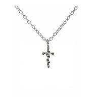 Yılan Sarılı Kurukafa Figürlü Haç Unisex Kolye – 60 cm Zincirli, Metal Gotik ve Alternatif Takı (Gümüş)