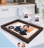 BK Gift Kişiye Özel Motorcu Sevgililer Karikatürlü Doğal Ahşap Tepsi ve 2’li Kahve Fincan Seti-1