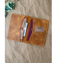 ALESTA LEATHER İsme Özel El Yapımı Hakiki Deri Pasaport Kılıfı / Pasaport Cüzdanı (Camel)