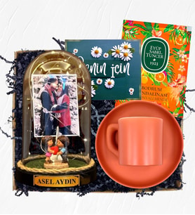 İsimli Fotoğraflı ve Işıklı Fanus & Turuncu Kahve Fincanı  Kişiye Özel Premium Set (Model 4)