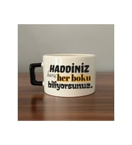 Haddiniz Hariç Her B*ku Biliyorsunuz Baskılı Sarı Kulplu Kare Kupa - Komik Hediye Bardak Fincan Mug