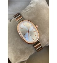 Özel Tarz Kutulu Zarif Kadınlara Özel Kol Saati Metal Kordon Rose Gold Gümüş Renk Hediyelik Ürün Eşinize Anneye Hanıma Sevgiliye Ablaya Kardese Teyzeye Yılbası Dogum Gunu Hediyesi