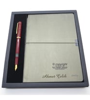 Scrikss İsme Özel Verona Defter + 419 Bordo Dolma Kalem Hediyelik Set - SVG190 İsme Özel Defter Kalem Kutulu Set