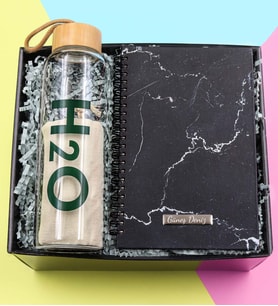 Kişiye Özel Mermer Desenli Defter & Bambu Kapaklı Cam Matara Hediye Seti