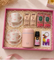 El Yapımı 2 li Pembe Fiyonk Desenli Kahve Fincanı & Aroma Difizör Seti & İsme Özel Epoksi Harf Anahtarlık& Kahve & Kokulu Mendil