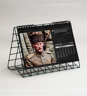 2027 Atatürk Modern Masa Takvimi (Yeşil Tel)