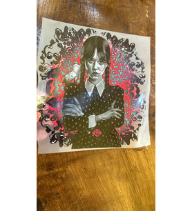 ÜTÜ İLE YAPIŞAN WENDESDAY TRANSFER BASKI ARMA 20X19 CM