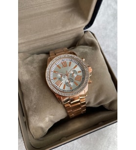 Premium Taşlı Rose Gold Renk Zarif Kadın Kol Saati Özel Kutusunda Gönderilecektir Şık ve Sınırlı Sayıda Hediyelik Ürün Resmi Garantili İndirimli Kampanyalı Avantajlı Kuponlu ve Ucuz