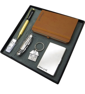 Signator® Arbor  İsme Özel Set - 32 Gb. Usb Bellek + Çakı + Not defteri  + Anahtarlık + Kalem ve Kartvizitlik  İsme Özel Hediyelik Set (Karışık)