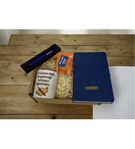 ÖĞRETMENLER GÜNÜ HEDİYE SETİ (KALEMLİK, KALEM, DEFTER, AKILLI NOT KAĞIDI) (Lacivert)