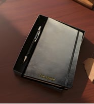 Ögretmenlere Özel İsim Yazılı Lüks Defter ve Metal Kalem Seti Şık Hediyelik Kutulu Ofis Öğretmen Hediyesi