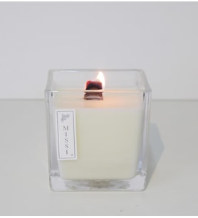 MİSSİ LARGE AHŞAP FİTİLLİ BLACK VANİLYA VEGAN MUM(8X8 CM)
