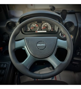 DİKİŞLİ DİREKSİYON KILIFI İTHAL SİYAH DERİ SİYAH DİKİŞLİ ISUZU NOVO İÇİN