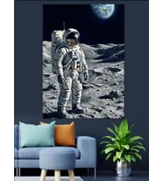 Ay Yüzeyinde Yürüyen Yalnız Astronot Dekoratif Kanvas - Mdf Ahşap Tablo
