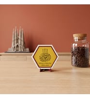 Rahman ve Rahim Olan Allah'ın Adıyla Temalı Dekoratif Obje, Çalışma Masanıza Huzur Katan Modern Bir Tasarım 10x10 cm, Sarı