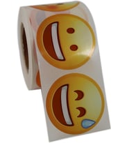 Emoji Etiketi 9 Farklı Emoji Surat 50mm Çap Ruloda 500 Adet Kendinden Yapışkanlı Rulo Etiket, PP Opak, Gülen Surat Stickerları