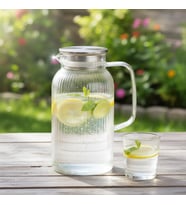Silikon Fitilli Borosilikat Cam Sürahi (2000 ml) - Metal Kapaklı, Isıya Dayanıklı, Süzgeçli Şeffaf Buzlu Çay ve Limonata Karafı