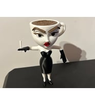 Tiffany de Kahve Keyfi Figürü - İkonik Sinema Karakteri 3D Tasarım Obje