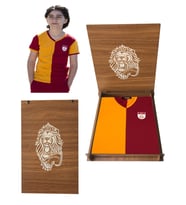 Galatasaray Lisanslı Metin Oktay Çocuk Forma Hediye Aslan Ahşap Kutulu (Sarı-Kırmızı)