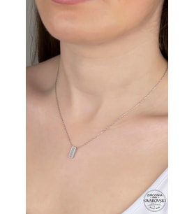 SWAROVSKİ CRYSTAL DİKDÖRTGEN  925 AYAR GÜMÜŞ KOLYE