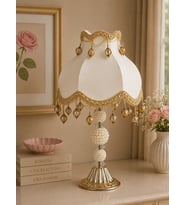 Ekru Kadife Gold İşlemeli Ponponlu Başlık İncili Gold Metal Ayaklı Klasik Model Abajur 50x30cm