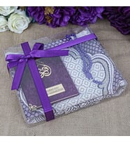 Hediyelik Kadife Kaplı Yasin Kitabı, Seccade, Kokulu Tesbih, Asetat Kutulu (26×23) Paket Mor