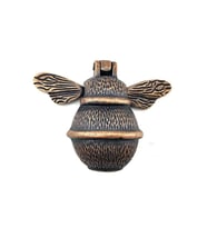Antika Tarz Dekoratif Pirinç Arı Kapı Tokmağı, Taktak - Küçük, 123x150mm, Antik