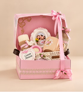 Ng Gifts Kişiye Özel Fotoğraflı Çerçeveli El Emeği Örgü Sepette Anneler Günü Hediye Seti