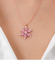 925 Ayar Gümüş  Lotus Çiçeği  Kadın Kolye (ÖZEL KUTULU) (Rose)