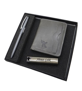 Signator D308 İsme Özel Set - Deri Kartlık + Çakmak  + Scrikss Kalem Seti  İsme Özel Hediyelik Set (Karışık)