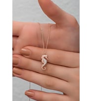 925 Ayar Gümüş Rose Zirkon Taşlı Deniz Atı Kolye
