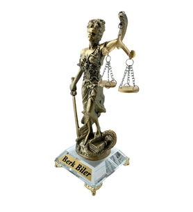 Kişiye Özel Tasarım Kristal Cam Kaideli Adalet Heykeli, Kaideli Adalet Heykel, Cam Kaideli Adalet Biblo, Cam Adalet Biblosu, Kristal Themis Heykeli, Masa Heykeli, Kaideli Themis Biblo, Ofis Biblo, Hediye Heykel, Ofis Hediyesi