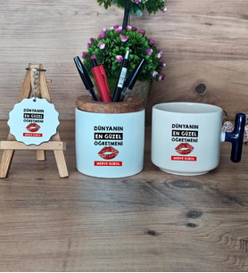 Dünyanın En Güzel Öğretmeni Hediye Sepeti Kupa Bardak T Kulplu, Kalemlik ve Anahtarlık Öğretmenler Günü Hediyesi (Model 2)